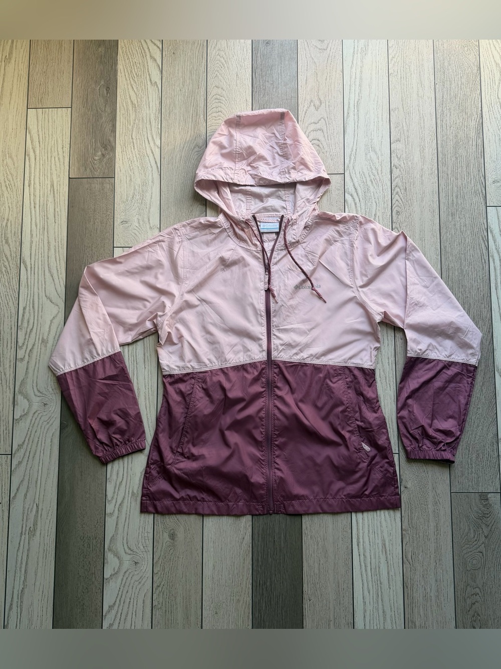 Columbia Women’s Light Pink Hooded Windbreaker with Mauve Accents S